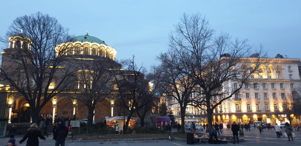 Center Apartment With Amazing View Sofia Bagian luar foto