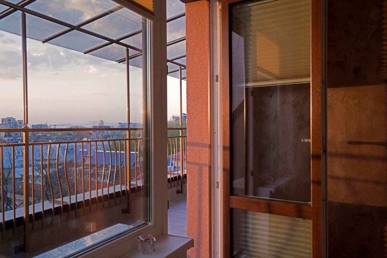 Center Apartment With Amazing View Sofia Bagian luar foto